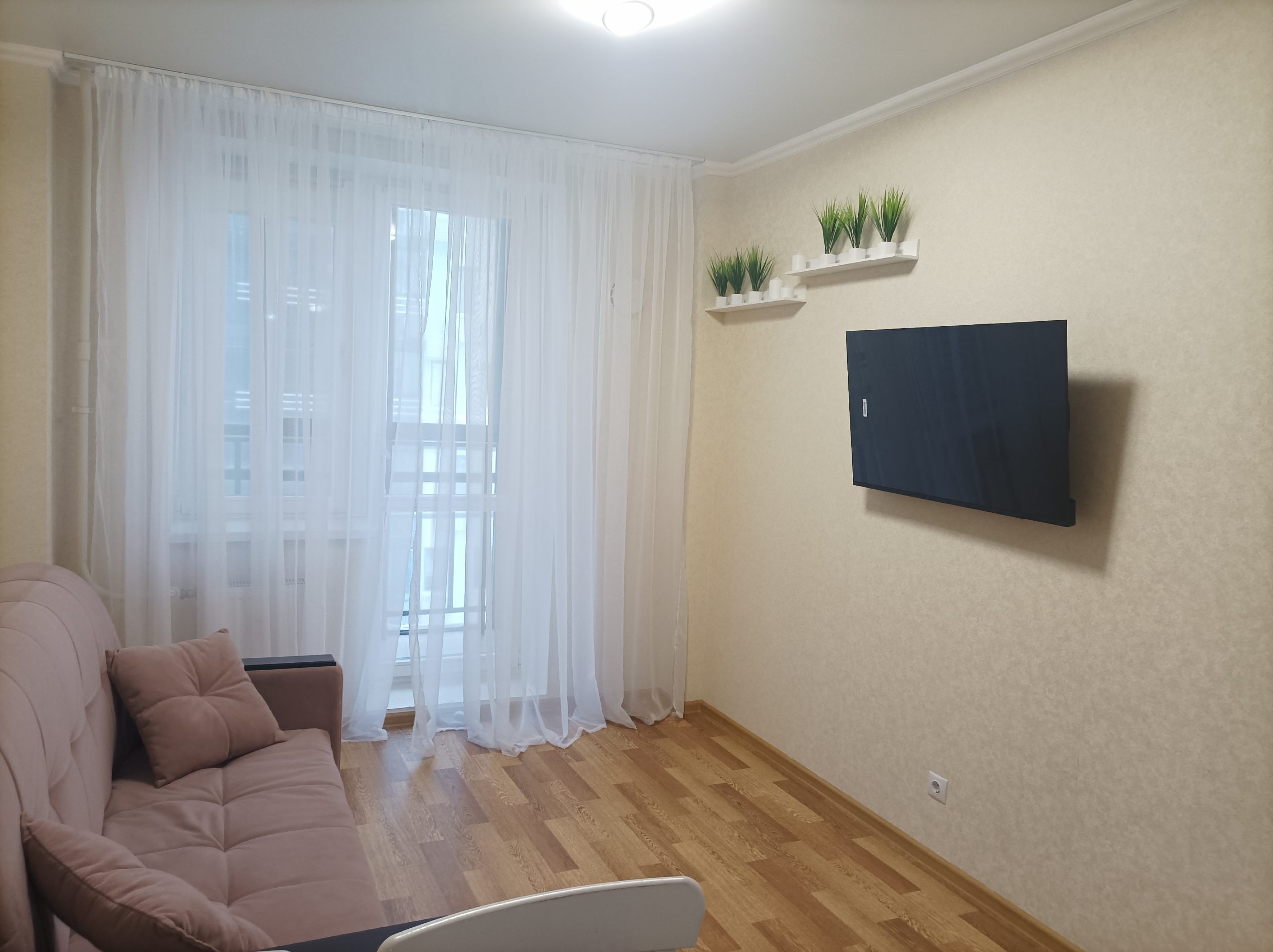Квартира-студия с видом на парк 27 кв. м. 13/16 этаж (Тюльпан)